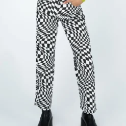 Princess Polly Safa Denim Jeans Black -Cheap Clothifyx Store 1 modelinfo Jamea us4 9de4f8a0 e33c 4d8a 8115 c79ed127f89f