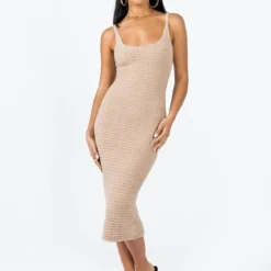 Princess Polly Louis Midi Dress Beige -Cheap Clothifyx Store 1 modelinfo christy us2 5ead0d84 ee03 4c63 8405 100868d74b73