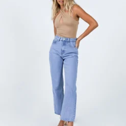 Princess Polly Munich Straight Leg Denim Jeans -Cheap Clothifyx Store 2 modelinfo Emma US2 5a634ae9 f4dd 4a42 8e3b e6ae6e0f53f2