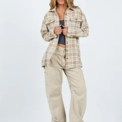 Princess Polly Mila Shirt Multi -Cheap Clothifyx Store 2 modelinfo Saskia us2 60ae916f d48e 49cd 9070 c43feb8669ab