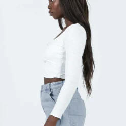 Princess Polly Rawson Long Sleeve Top White -Cheap Clothifyx Store 3 modelinfo Cynthia us4 ccd7a10d 5fab 4fde bbf0 d7d3814d15e4