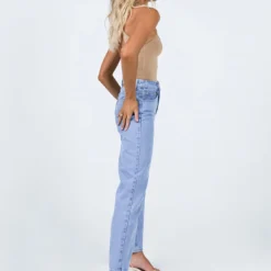 Princess Polly Munich Straight Leg Denim Jeans -Cheap Clothifyx Store 3 modelinfo Emma US2 dedac2a4 1bfa 414f bd5a 23a83666320a