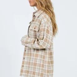 Princess Polly Mila Shirt Multi -Cheap Clothifyx Store 3 modelinfo Saskia us2 8d48c914 eefc 4c43 81bb 2b45a3f6c418