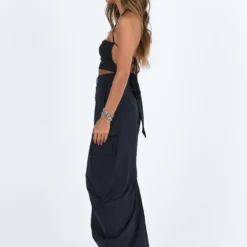 Baird Cargo Maxi Skirt Black -Cheap Clothifyx Store 3 modelinfo elise us2 45ab8818 c1b2 49de 9bd9 036d90294d68