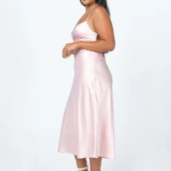 Celena Midi Dress Pink 8 Celena Midi Dress Pink -Cheap Clothifyx Store 3 modelinfo rheanna us6 0ce968d2 68ba 4373 a512 9a4b2d54634e