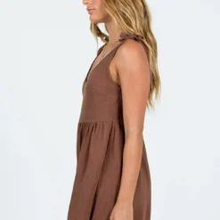 Princess Polly Tessa Romper Brown -Cheap Clothifyx Store 3 modelinfo saskia us2 cdc0c5d9 c14d 4442 bbaa 9f4bd308356a