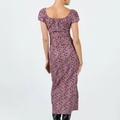 Motel Larson Dress 90s Floral Burgundy 9 Motel Larson Dress 90s Floral Burgundy -Cheap Clothifyx Store 4 model info Kiana us2 38b059cc f916 447d 885f f9b6c18a3b69