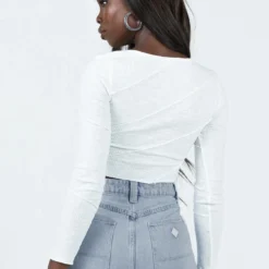 Princess Polly Rawson Long Sleeve Top White -Cheap Clothifyx Store 4 modelinfo Cynthia us4 8e616d47 5f13 4389 8a84 16008b7b45de