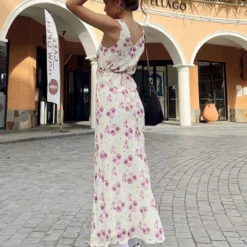 Princess Polly Nellie Maxi Dress Yellow Floral -Cheap Clothifyx Store 4 modelinfo Elise us2 e7a4337d 6032 4bff a335 a1adccfa5fb7