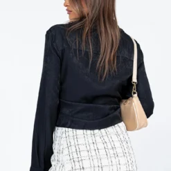 Princess Polly Everleigh Long Sleeve Top Black -Cheap Clothifyx Store 4 modelinfo Lexi us2 45447c7f 803a 45b8 af69 31094e42b18f