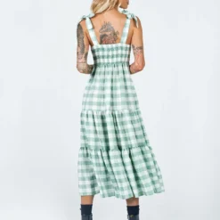 Princess Polly Rae Midi Dress Green -Cheap Clothifyx Store 4 modelinfo emma leigh us4 1a8049ba 7f10 42ec aa4d 3e59d6b3ea6e