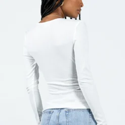 Princess Polly Garcia Long Sleeve Top White -Cheap Clothifyx Store 4 modelinfo eyes us2 a92916af eacc 4f1d 9605 cacff2ecdd3c