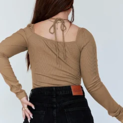 Princess Polly Glow Up Bodysuit Beige -Cheap Clothifyx Store 4 modelinfo jarline us6 1905ec45 5227 446d b542 81d7d31dcc10