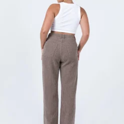 Princess Polly Maeve Denim Loose Fit Jeans Brown -Cheap Clothifyx Store 4 modelinfo mikayla us6 2