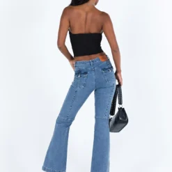 Princess Polly Formont Jeans Mid Wash Denim -Cheap Clothifyx Store 4 modelinfo sneha us2 8afa78b7 ad43 4c76 8382 2f0e799cc060