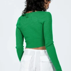 Princess Polly Sarley Long Sleeve Top Green 9 Princess Polly Sarley Long Sleeve Top Green -Cheap Clothifyx Store 4 modelinfo tamika us2 84357a31 ff7f 43bd bd0e a2b31e76c0d1