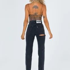 The Ragged Priest Ragged Priest Butt Cut Jean -Cheap Clothifyx Store 4 4122db68 d020 44ec a4f3 f6512ed8cfed