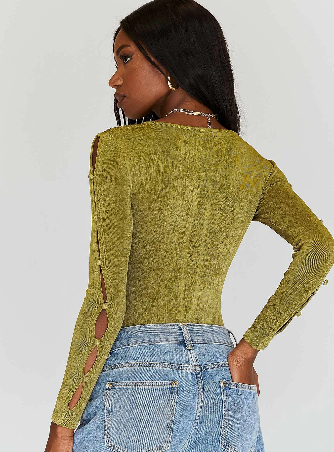 Princess Polly Gianna Long Sleeve Bodysuit Green 6 Princess Polly Gianna Long Sleeve Bodysuit Green - Image 4