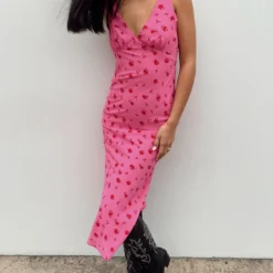 Princess Polly Sariah Midi Dress Pink Floral -Cheap Clothifyx Store 5 modelinfo christy us2 52377d33 8dbf 4683 8c9e 9bf654e8b8ba