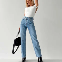 Princess Polly Holly Asymmetric Straight Leg Jean Light Wash Denim -Cheap Clothifyx Store 5 modelinfo grace us2 d6fdcb5a b3b1 4ac6 af76 0f720266e551